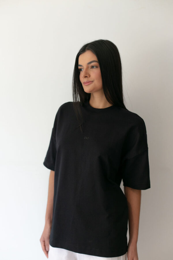 T-SHIRT OVERSIZED FEMININA PRETA