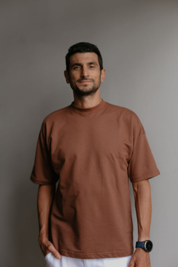 T-SHIRT OVERSIZED MASCULINA MARROM